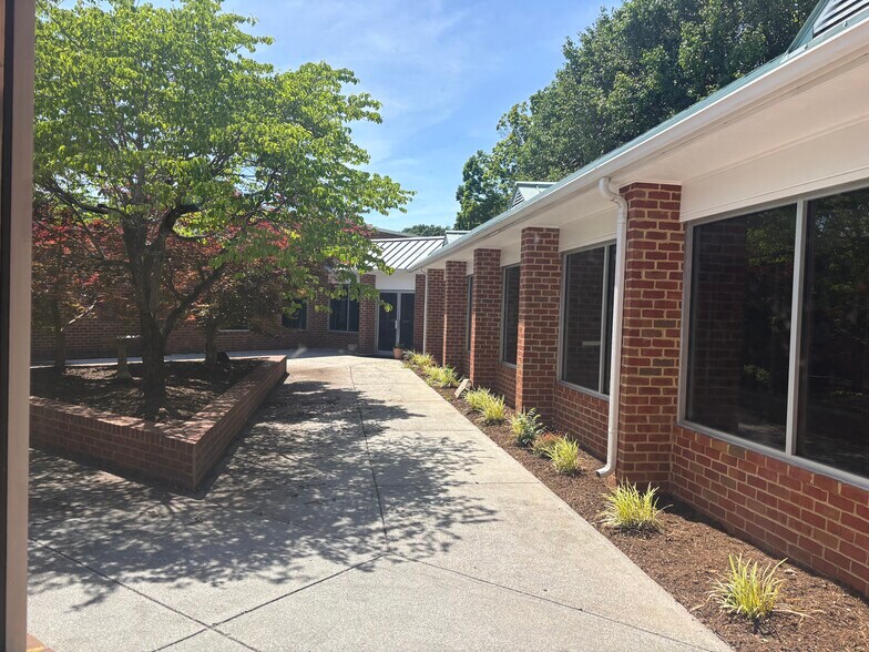 More Photos Of 22290 Timberlake Rd, Lynchburg Office For Lease