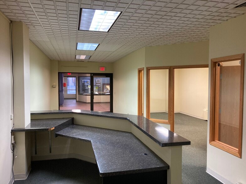 More Photos Of 323 W Superior St, Duluth Storefront Retail Office For Sale