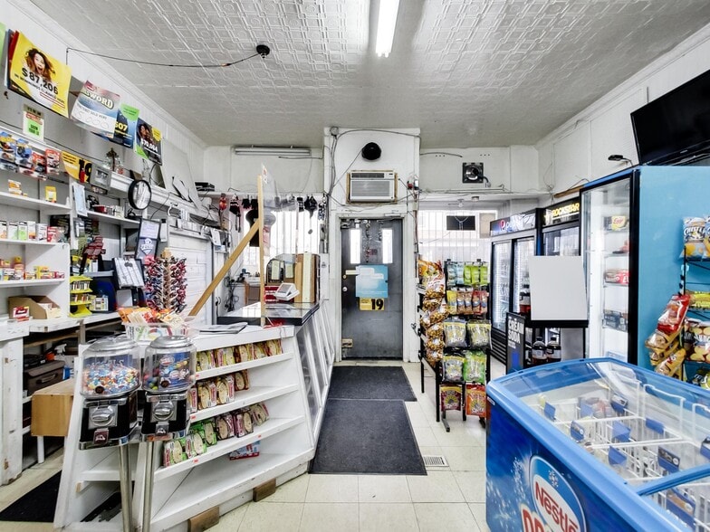 More Photos Of 44 Francis St, Hamilton Flex For Sale