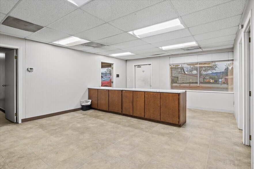 More Photos Of 890 N Main St, Independence Warehouse For Sale