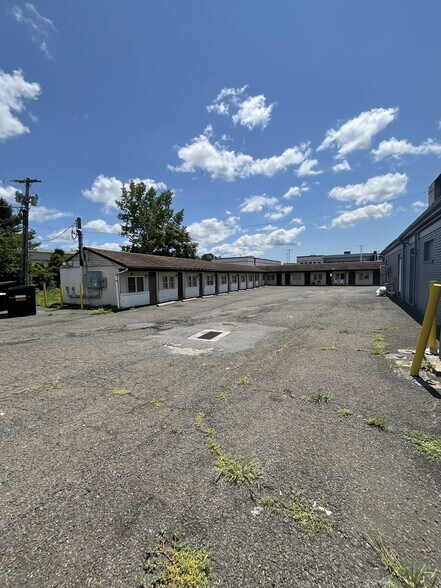 More Photos Of 630 Washington Ave, North Haven Freestanding For Sale