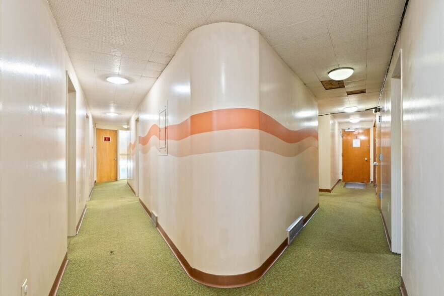 More Photos Of 6601 SE Foster Rd, Portland Storefront Retail Office For Sale