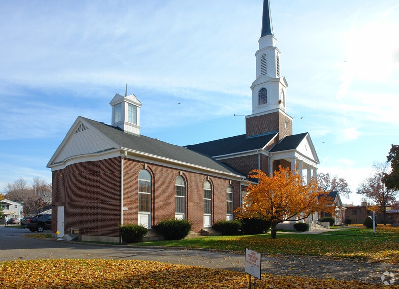 More Photos Of 525 Cheshire Dr NE, Grand Rapids Religious Facility For Lease