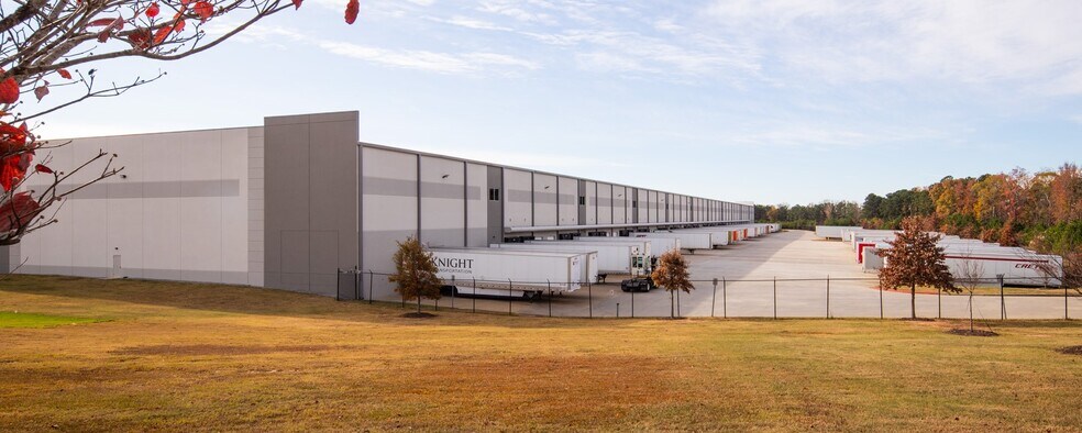 More Photos Of 2000 Logistics Center Dr, Fairburn Distribution For Lease