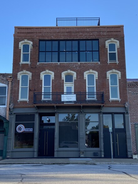 More Photos Of 426 E Morgan St, Boonville Storefront Retail Office For Lease