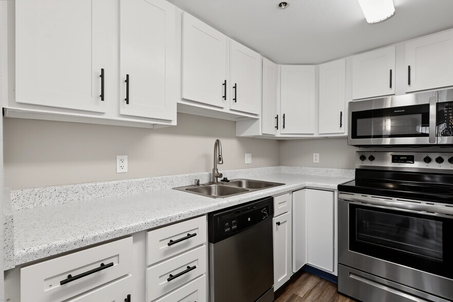 More Photos Of 615 Park St, Des Moines Apartments For Sale
