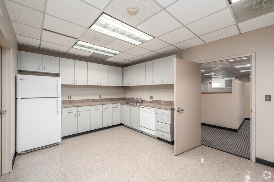 More Photos Of 7220 Wisconsin Ave, Bethesda Medical For Lease