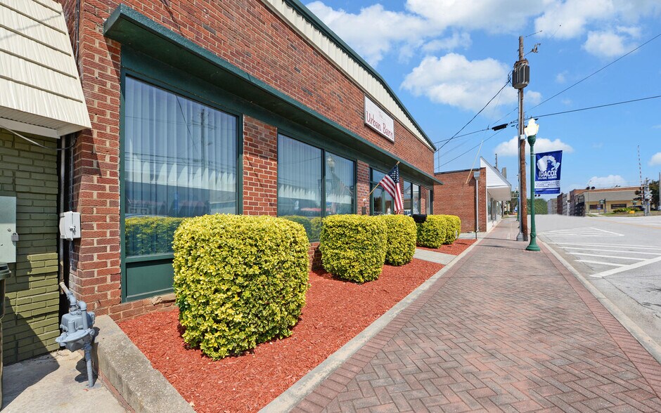 More Photos Of 11 N Sage St, Toccoa Freestanding For Lease