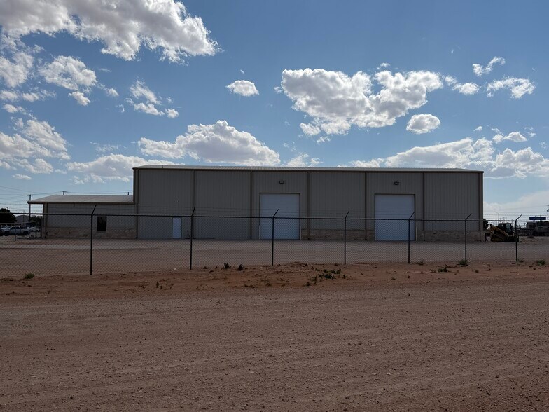 More Photos Of 2821 E Pearl St, Odessa Warehouse For Lease