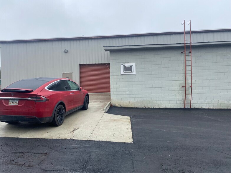 More Photos Of 119 S Forrest St, Eatonton Warehouse For Lease