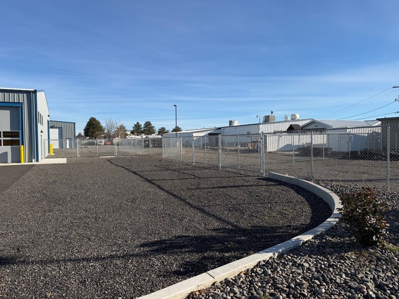 More Photos Of 501 SW Veterans Way, Redmond Industrial For Lease