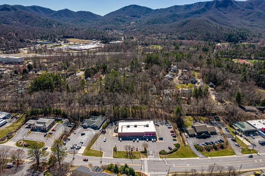 More Photos Of 425 W State St, Black Mountain Drugstore For Sale