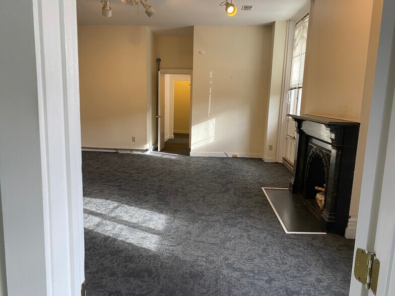 More Photos Of 17 Elk St, Albany Office For Lease