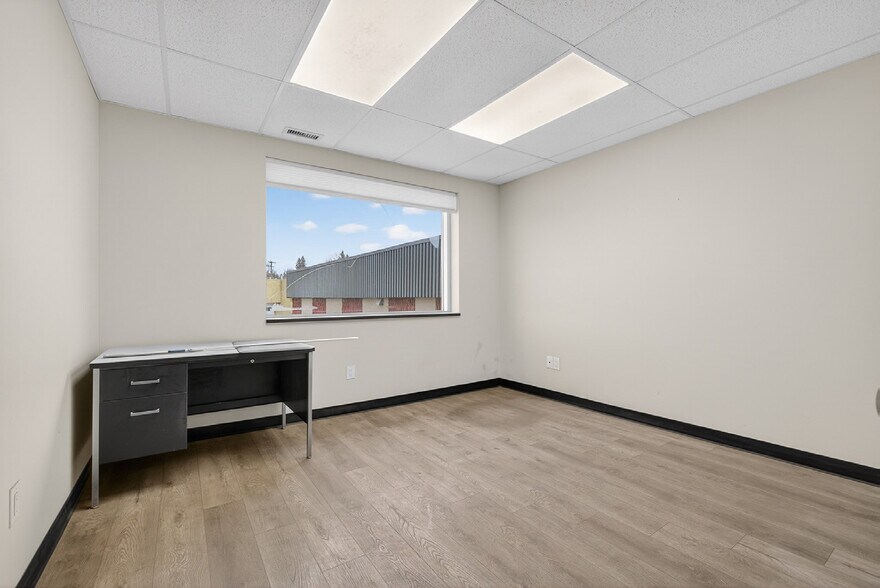 More Photos Of 32 Rayborn Cres, St. Albert Service For Sale
