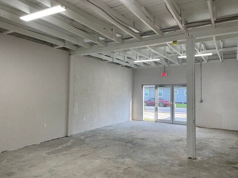 More Photos Of 928 Block St, Port Neches Office Residential For Sale