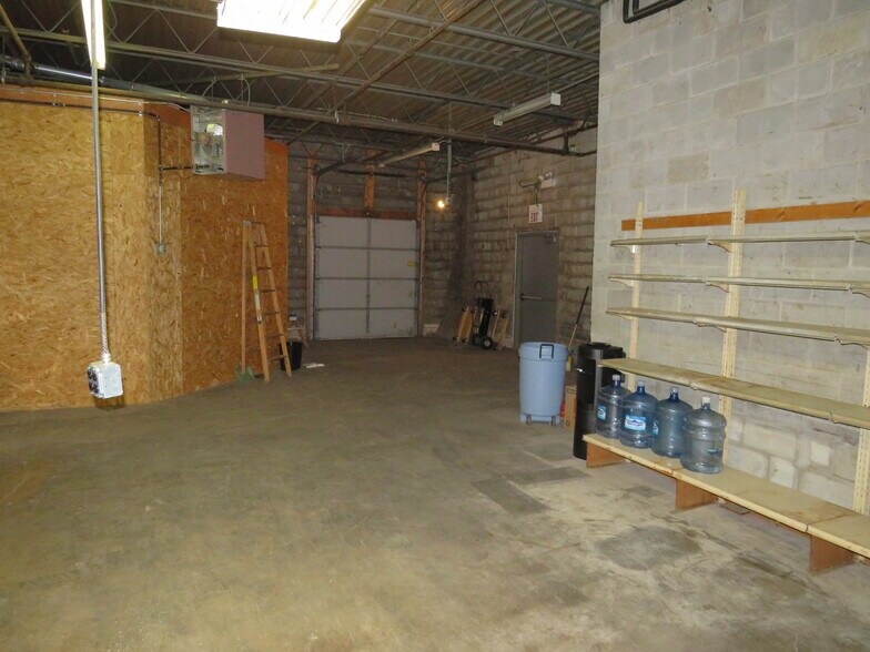 More Photos Of 1715 N Division St, Morris Unknown For Lease