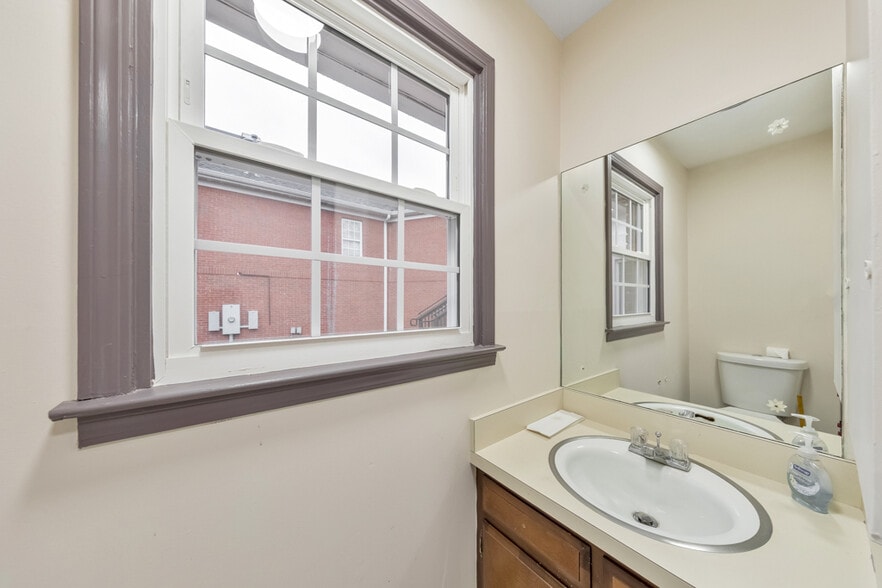 More Photos Of 2440 Sandy Plains Rd, Marietta Office For Sale