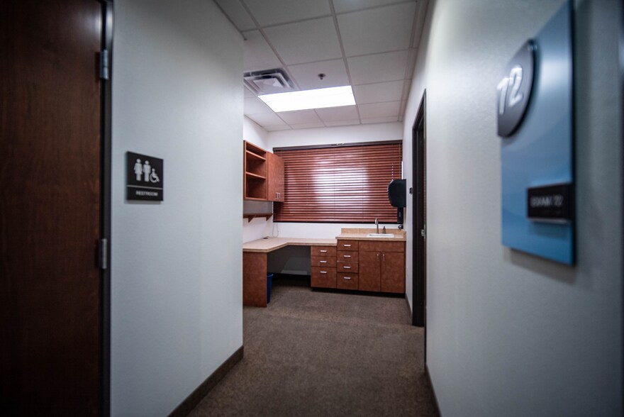More Photos Of 10240 W Indian School Rd, Phoenix Medical For Lease