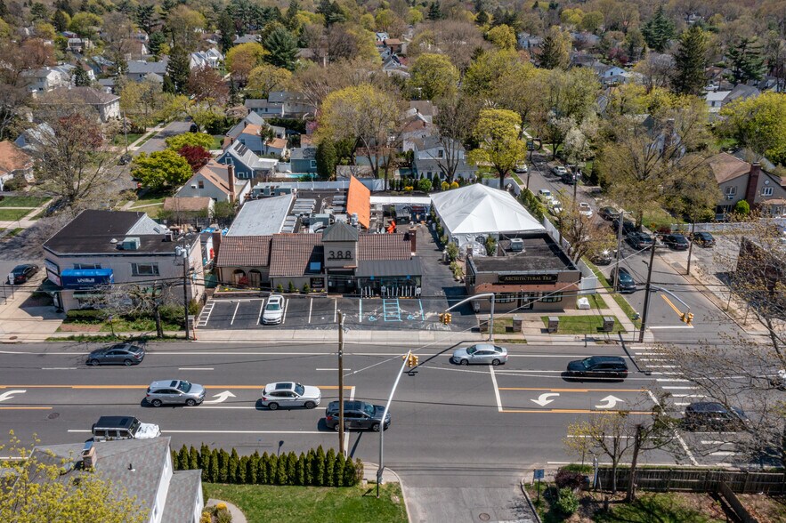 More Photos Of 386-388 Willis Ave, Roslyn Heights Storefront Retail Office For Lease