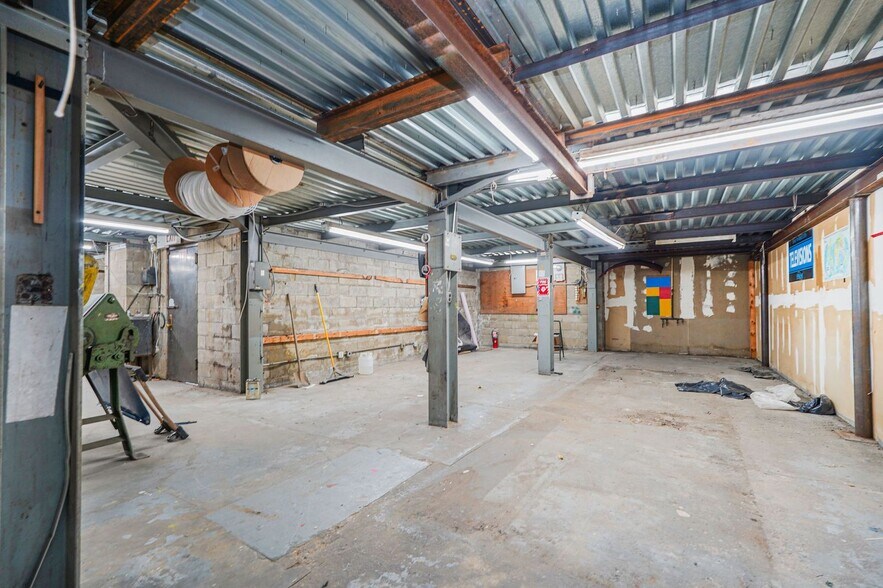 More Photos Of 1940 McDonald Ave, Brooklyn Auto Repair For Lease