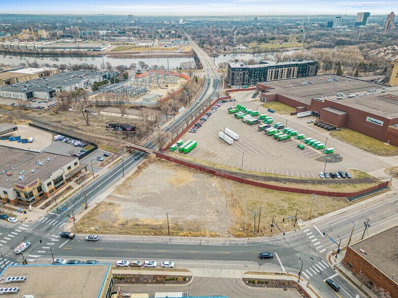 More Photos Of 129 Plymouth, Minneapolis Land For Lease