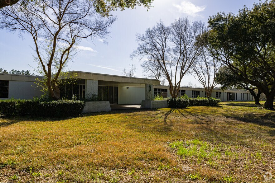 Primary Photo Of 603 Highway 418 W, Silsbee Hospital For Lease