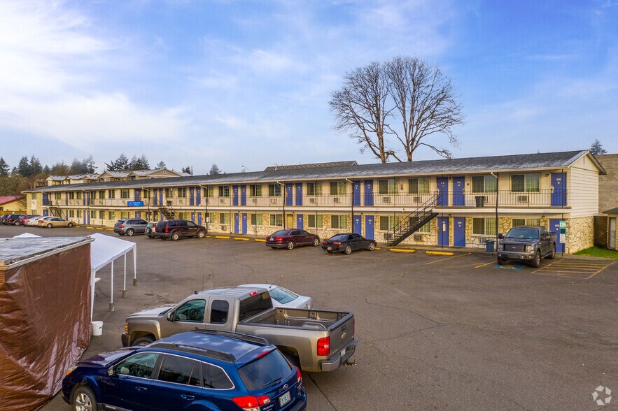 More Photos Of 535 S Columbia River Hwy, Saint Helens General Retail For Lease