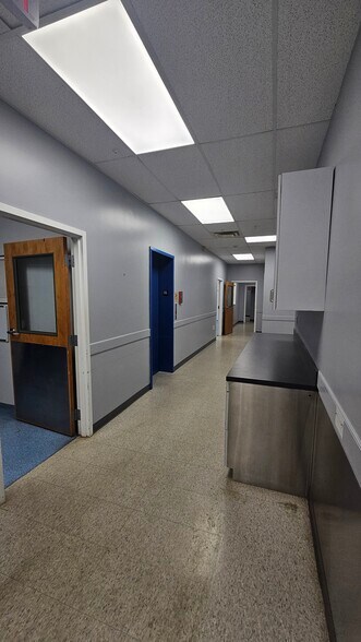 More Photos Of 6460 Atlanta Hwy, Alpharetta Veterinarian Kennel For Lease