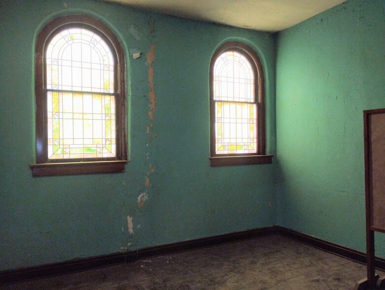 More Photos Of 906 Elm St, Coffeyville Religious Facility For Sale