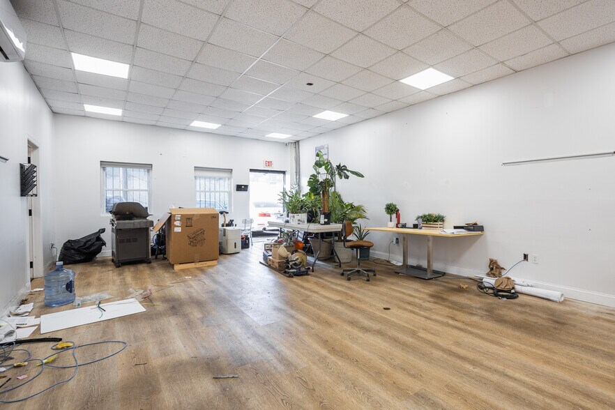 More Photos Of 385 Sheffield Ave, West Babylon Flex For Lease