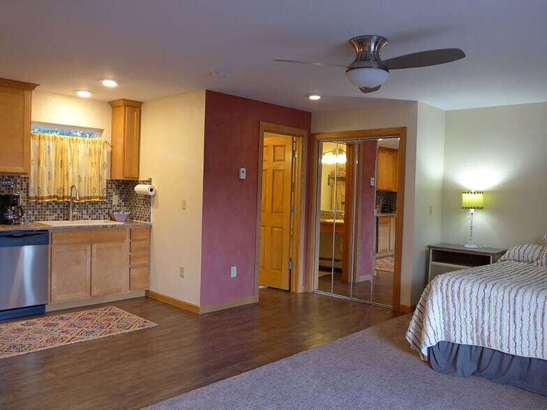 More Photos Of 56 El Paso Blvd, Manitou Springs Hotel For Sale