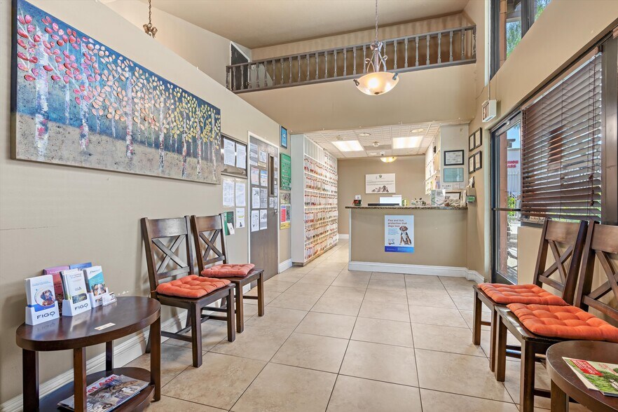 More Photos Of 23945-23947 Newhall Ave, Santa Clarita General Retail For Sale