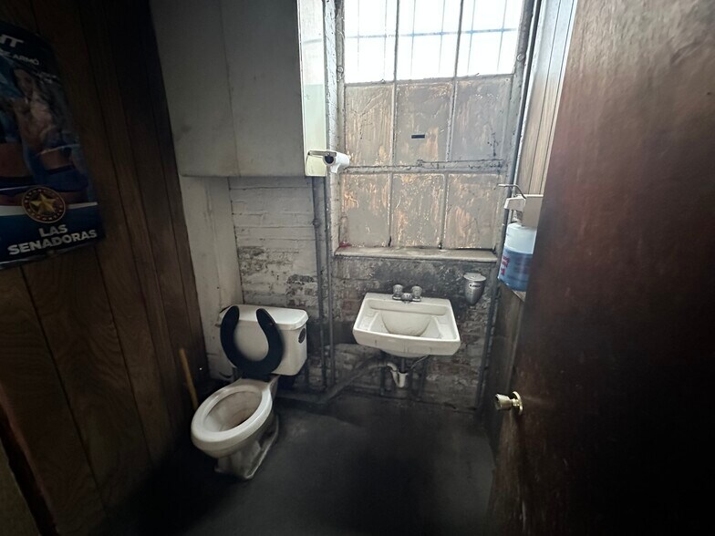 More Photos Of 1744 Indianapolis Blvd, Whiting Manufacturing For Sale