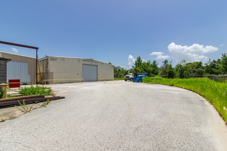 More Photos Of 310 Cypress Rd, Ocala Manufacturing For Sale