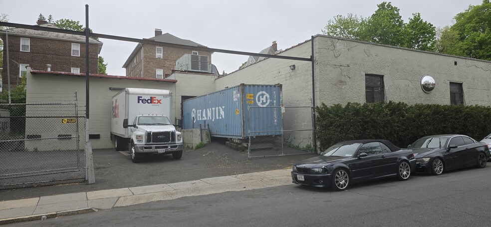 More Photos Of 520 E 3rd St, Mount Vernon Distribution For Lease
