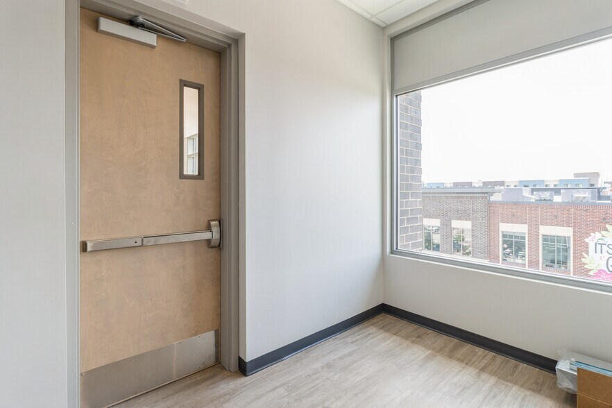 More Photos Of 1465 SW Park Square Dr, Ankeny Office For Lease