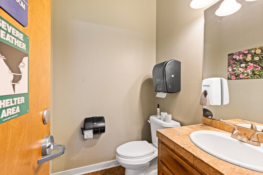 More Photos Of 3206 4th St, Longview Office For Lease