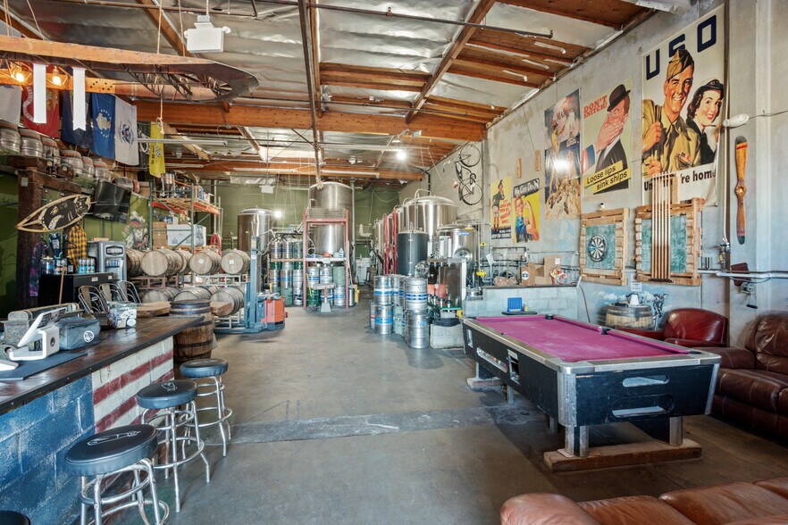 More Photos Of 7949 Stromesa Ct, San Diego Warehouse For Lease