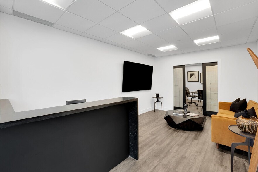 More Photos Of 7611 Pine Valley Dr, Vaughan Storefront Retail Office For Lease