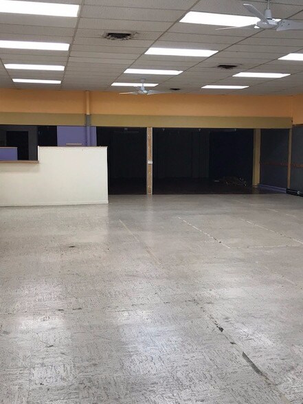 More Photos Of 1215 Sam Houston Ave, Huntsville Storefront Retail Office For Lease