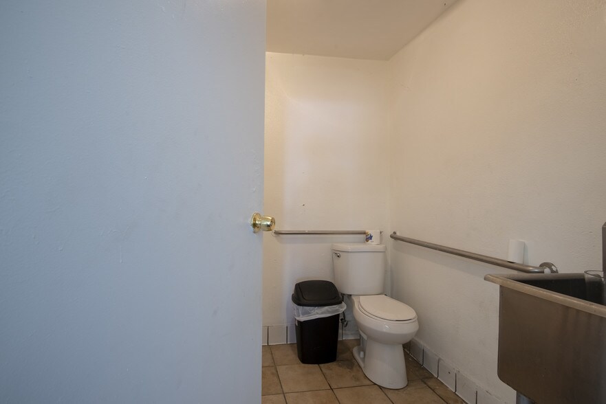 More Photos Of 4620 S Central Ave, Los Angeles Storefront For Sale