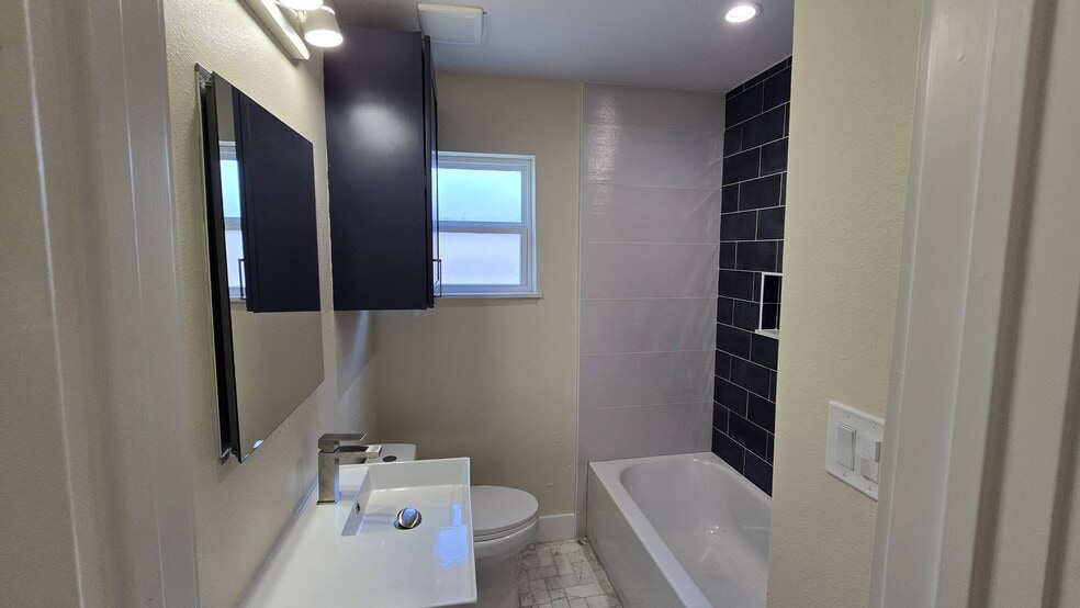 More Photos Of 3733 Seabrook St, Houston Apartments For Sale