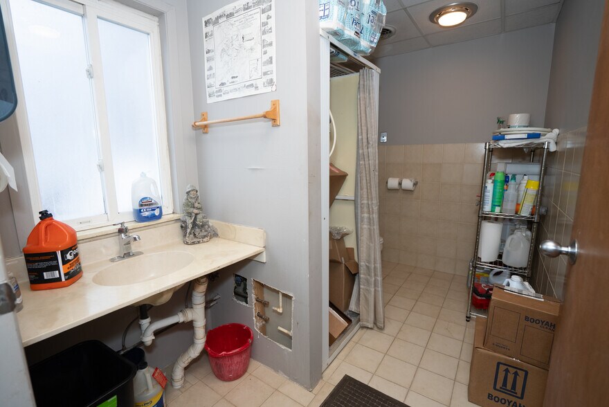 More Photos Of 7427 Dyke Rd, Clay Freestanding For Lease