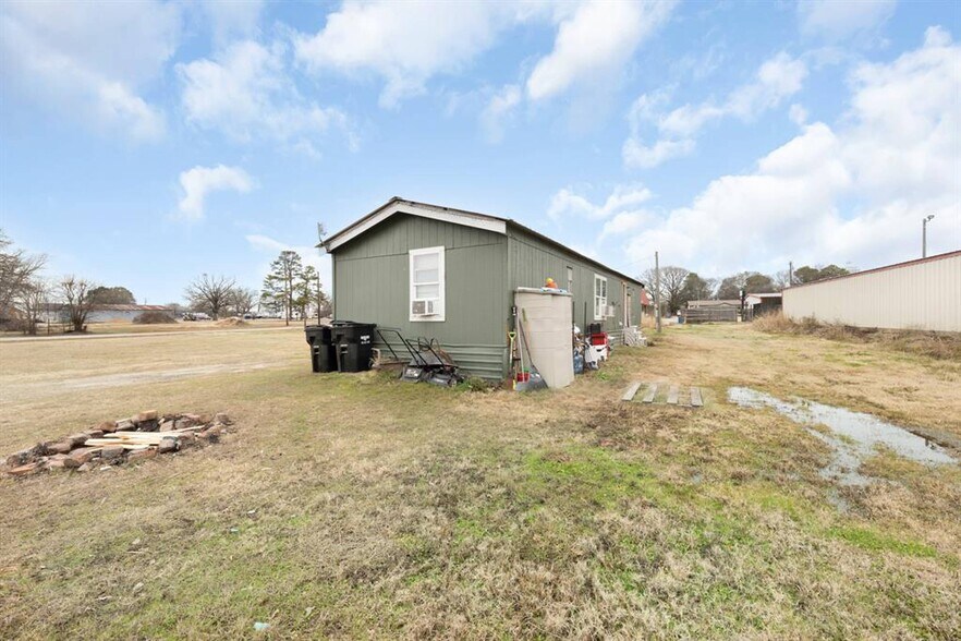 More Photos Of 4500 FM 515, Emory Light Manufacturing For Sale