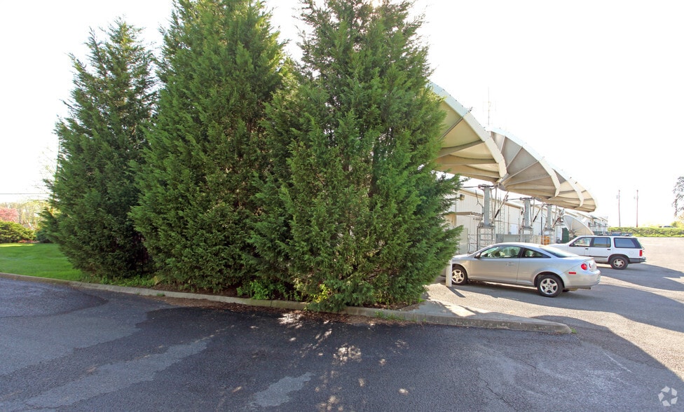 More Photos Of 10427 Cogdill Rd, Knoxville Light Distribution For Lease
