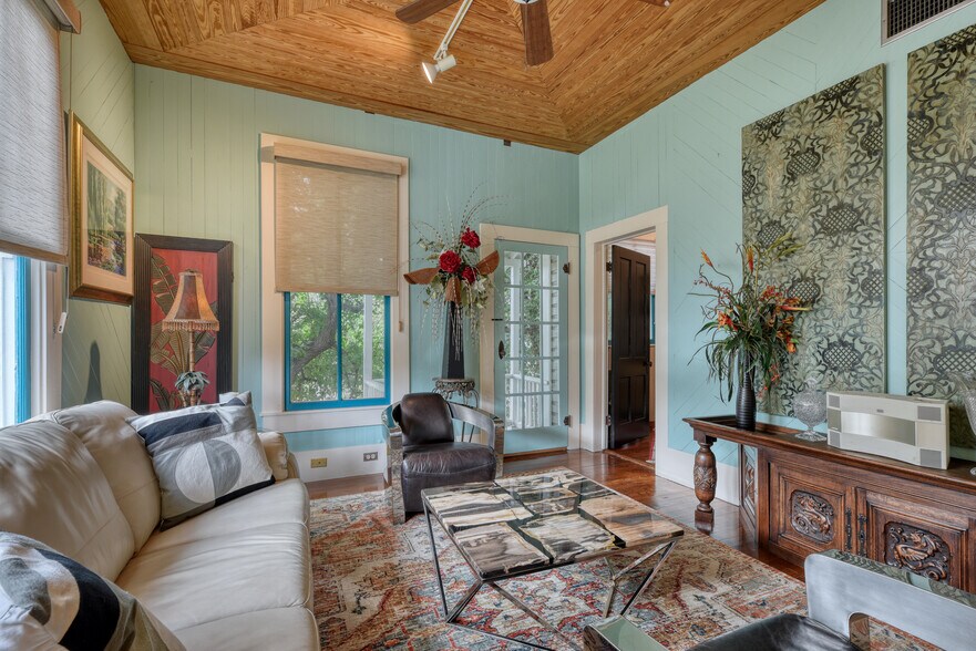 More Photos Of 1102 S Alamo St, San Antonio Storefront Retail Office For Sale