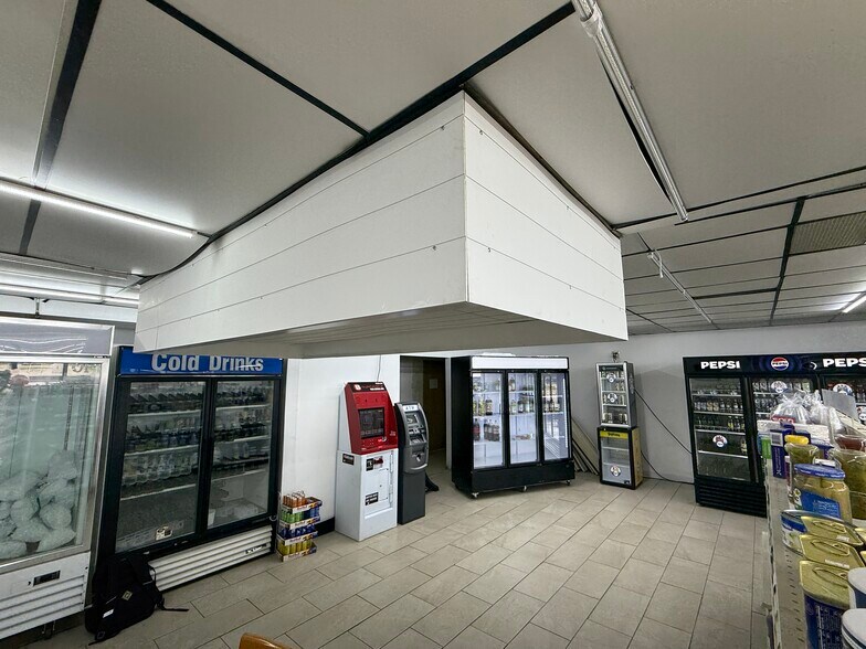 More Photos Of 10430-10434 Northfield Rd, Northfield Freestanding For Lease