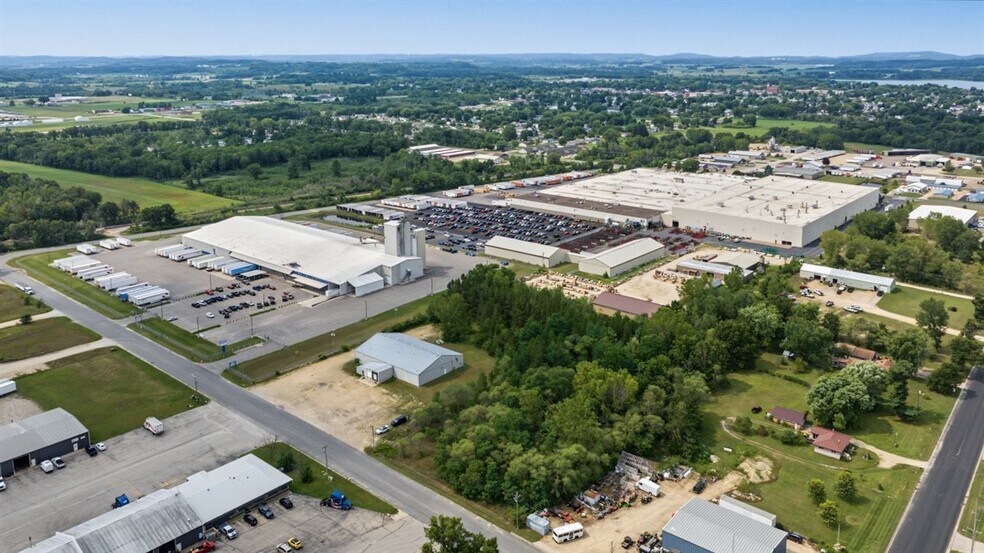More Photos Of 211 Toro Rd, Tomah Warehouse For Lease