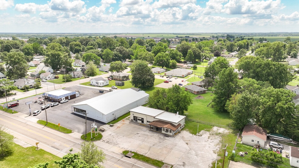 More Photos Of 406 W Carpenter St, Jerseyville Flex For Sale