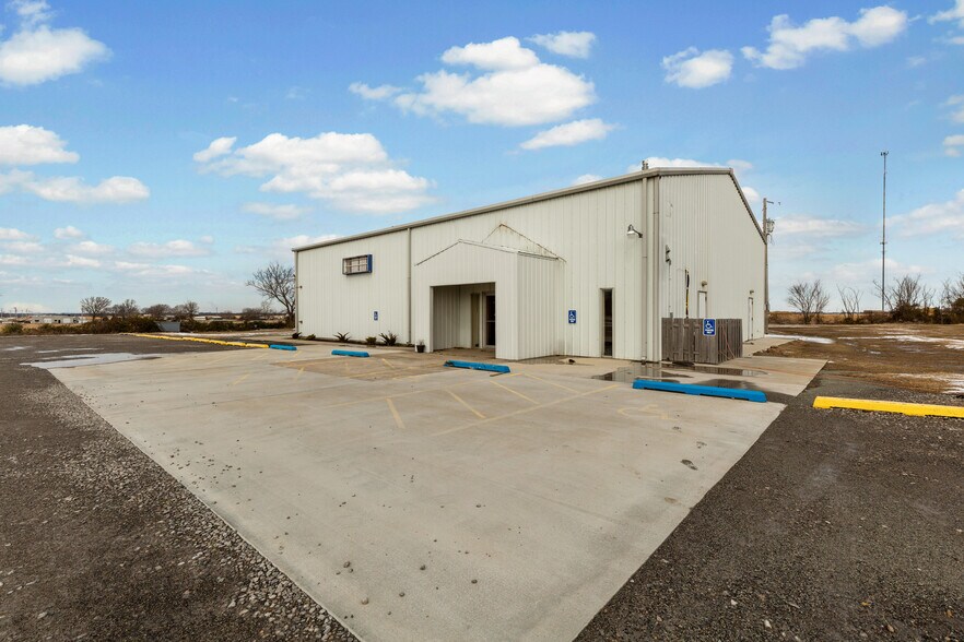 More Photos Of 26243 State Highway 51, Wagoner Medical For Sale